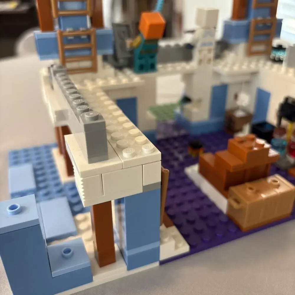 LEGO Minecraft The Ice Castle Set 21186, 499 Pieces, Complete w/ Minifigures